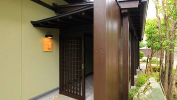 Gekko Yumeno Sato Type - E (Allergy/Vegan option N/A) | Interior
