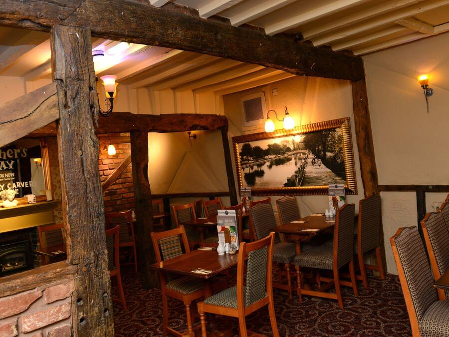 Lunch and dinner served, British cuisine