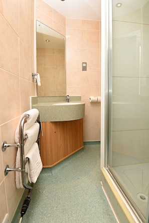 Standard Double Room | Bathroom