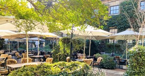 Outdoor dining - The George Of Stamford (Stamford)