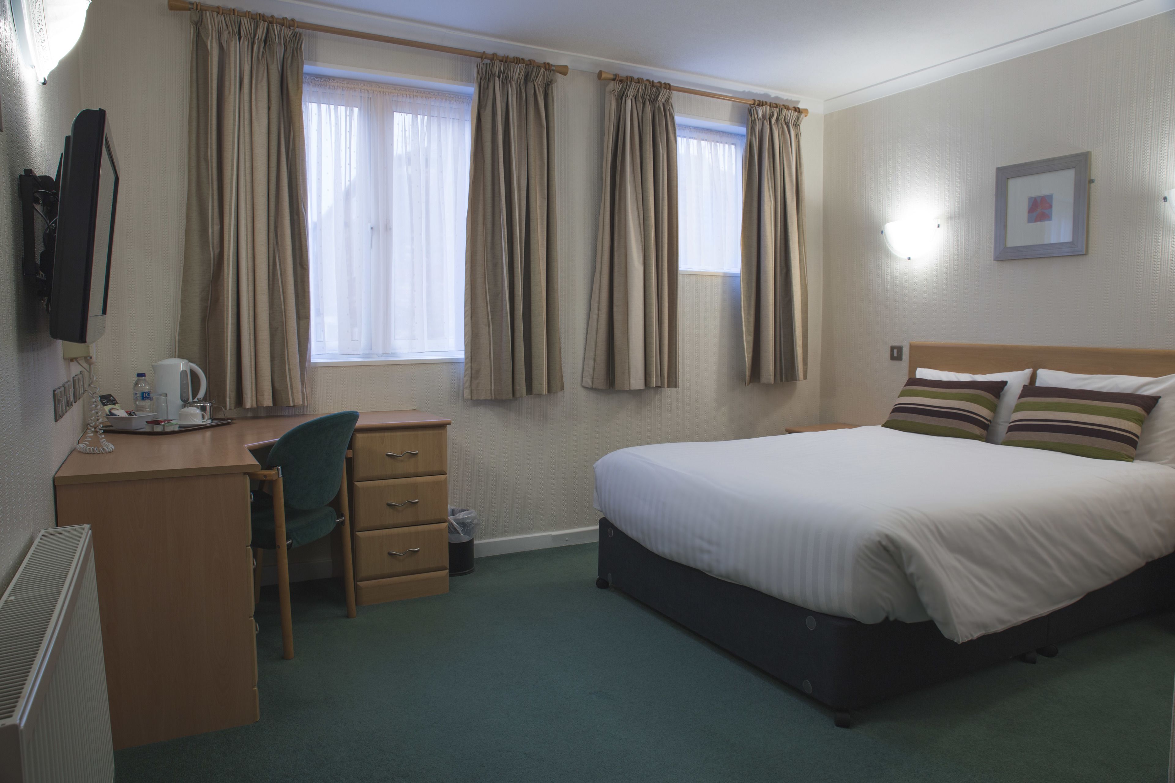 classic double room | 1 bedroom, desk, blackout curtains, iron/ironing board