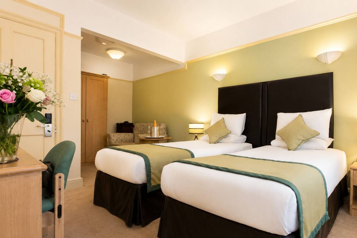 Standard Room | 1 bedroom, desk, laptop workspace, iron/ironing board