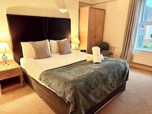 1 bedroom, desk, laptop workspace, iron/ironing board - Stratford Limes Hotel (Stratford-upon-Avon)