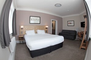 Premium bedding, iron/ironing board, free WiFi, bed sheets - Bear Inn, Somerset by Marston's Inns (Street)