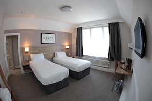 Twin Room | Premium bedding, iron/ironing board (on request), free WiFi, bed sheets