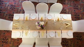 Aamiainen, lounas ja illallinen; brittiläinen keittiö