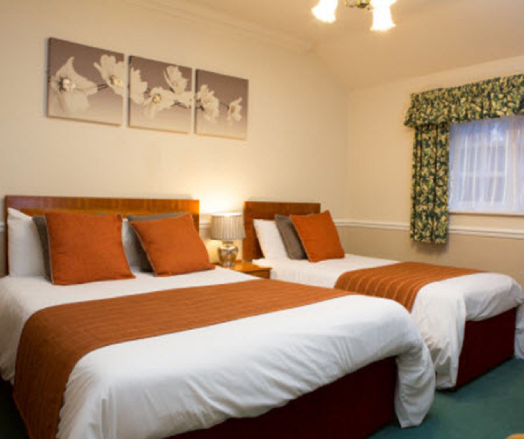 double room | individually decorated, individually furnished, desk, blackout curtains