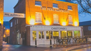 A building with "THE PEEL ALDERGATE" and "CHRISTOPHER'S" signs, indicating a pub or restaurant. - The Peel Aldergate (Tamworth)