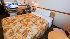 A hotel room with a bed, a desk with a computer, a chair, and a small table. - Toyoko Inn Aomori-eki Shomen-guchi (AOMORI)