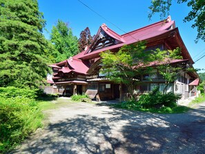 المنشأة من الخارج