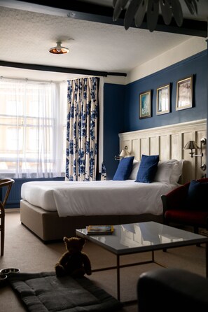 Desk, free WiFi, bed sheets - White Lion Tenterden (Tenterden)