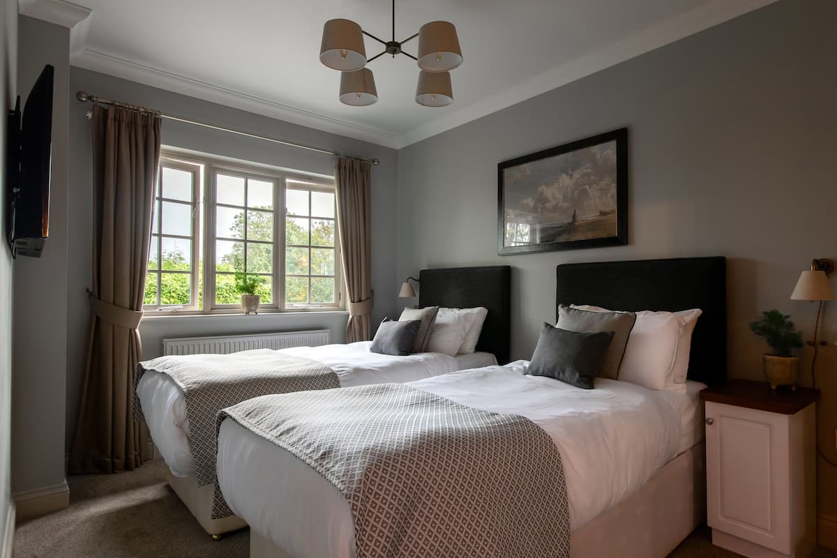 comfort twin room | 1 bedroom, desk, soundproofing, iron/ironing board