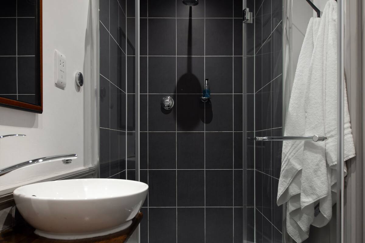 deluxe double room | 1 bedroom, desk, soundproofing, iron/ironing board