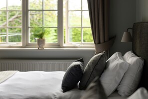 Habitación Confort con 2 camas individuales | Escritorio, insonorización, tabla de planchar con plancha y wifi gratis 