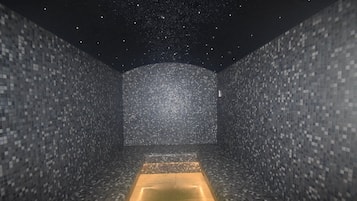 Couples treatment room(s), sauna, hot tub, steam room, body treatments