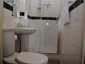 Habitación doble estándar, baño en la habitación | Baño