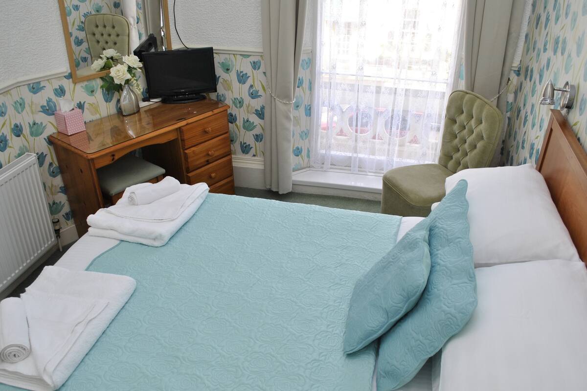 Economy Double Room, Ensuite