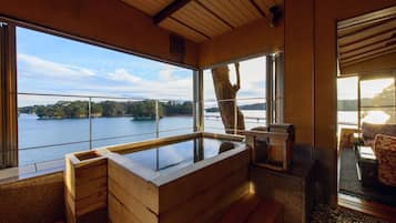 Deep soaking bathtub