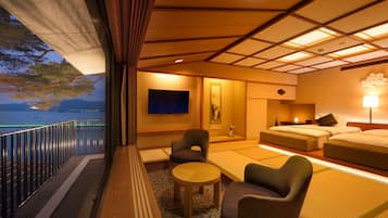 Suite (Corner) | Luxe beddengoed, een minibar, een kluis op de kamer
