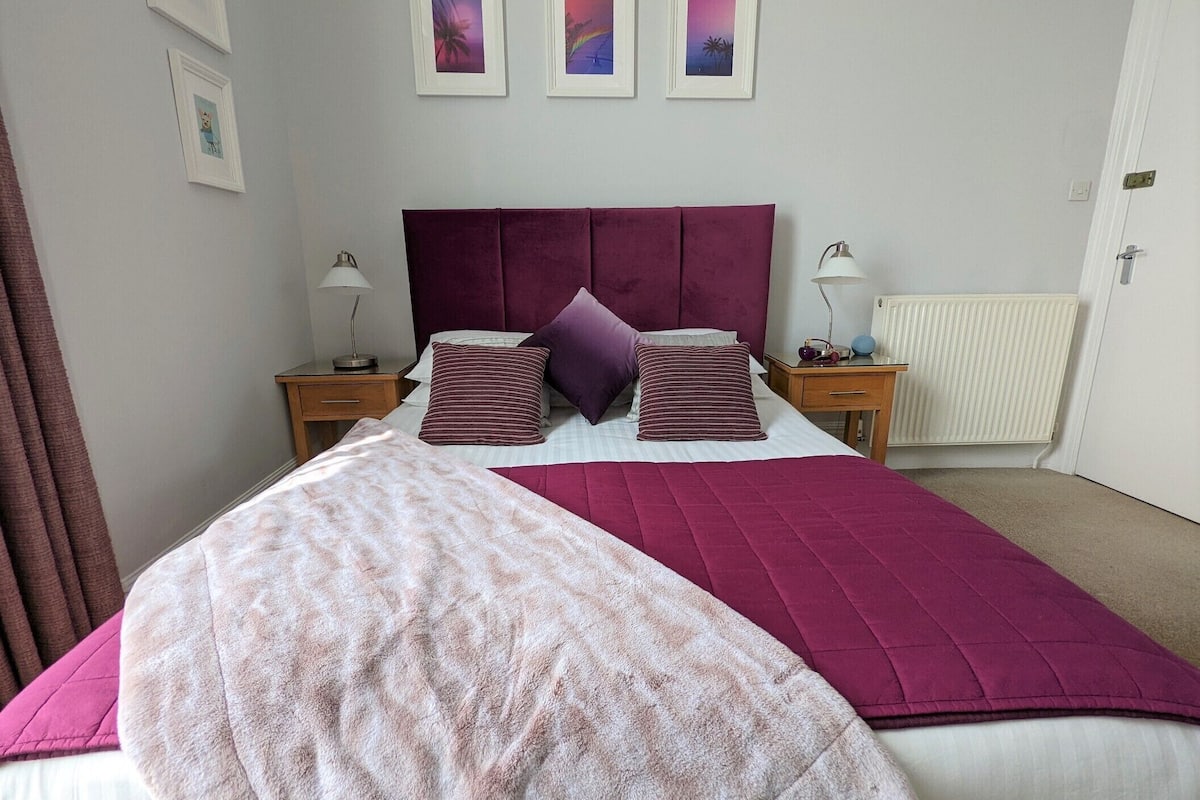 Standaard kamer, 1 kingsize bed, op benedenverdieping | Luxe beddengoed, een minibar, individueel gedecoreerd