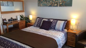 R7 Double En suite Room (Pet friendly) | Hypo-allergenic bedding, individually decorated, individually furnished
