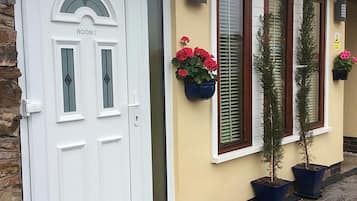 R7 Double En suite Room (Pet friendly) | Hypo-allergenic bedding, individually decorated, individually furnished