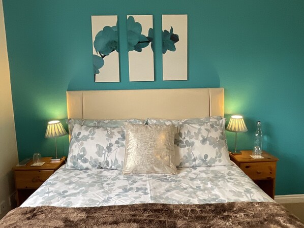 R4 Double En-suite Room (Pet friendly) | Hypo-allergenic bedding, individually decorated, individually furnished