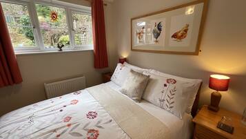 Habitación clásica doble, 1 cama doble, no fumadores | Ropa de cama hipoalergénica y decoración individual