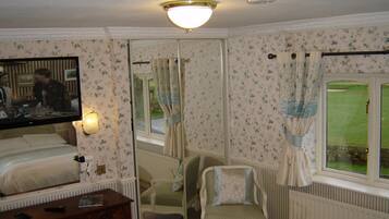 Double Room | In-room safe, desk, cribs/infant beds, rollaway beds