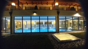 Indoor pool, sun loungers