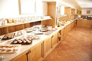 Buffet - Alpine Charme & Wellness Hotel Europeo (Pinzolo)