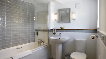 Family Room, Ensuite | Bathroom | Shower, free toiletries, towels