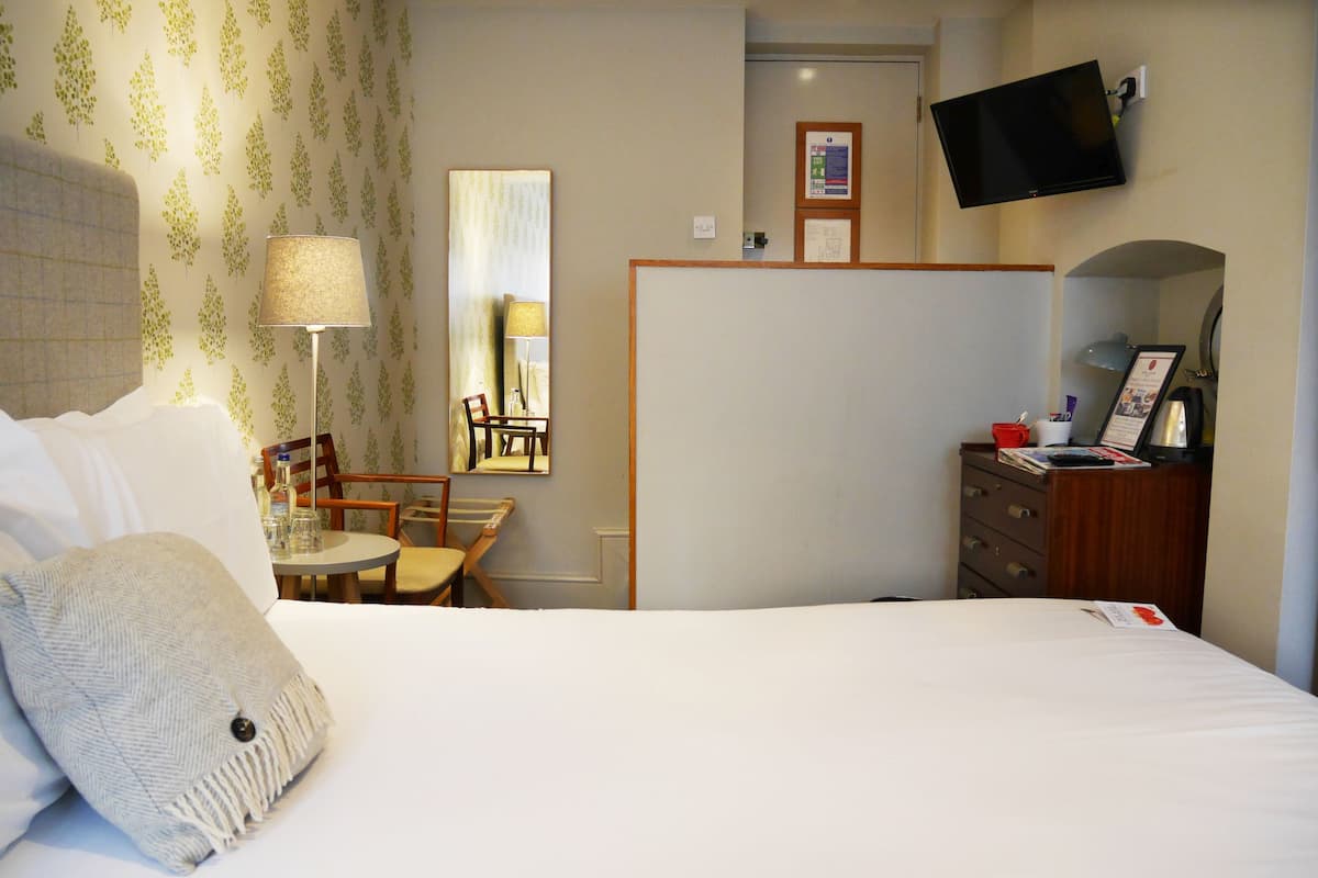 Comfort kamer | Een bureau, een strijkplank/strijkijzer, gratis wifi, beddengoed