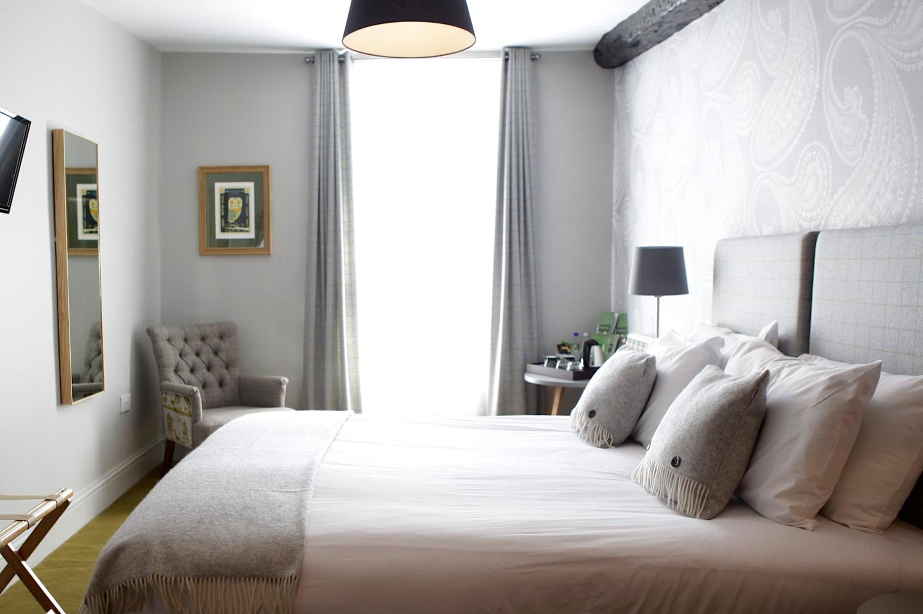 مكتب ومكواة/لوح كي وواي فاي مجانًا وملاءات أسرّة