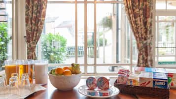 Desayuno completo (GBP 8.75 por persona)