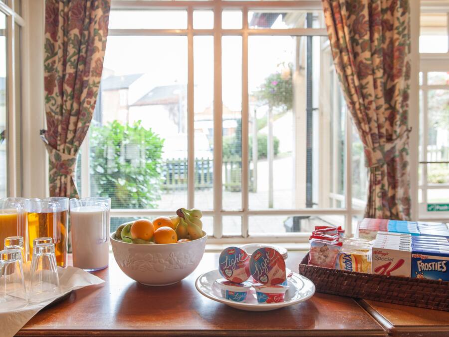 Komplett frukost varje dag (GBP 8.75 per person)