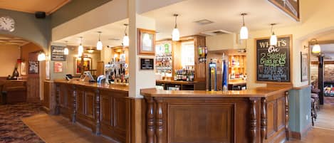 Serves lunch and dinner