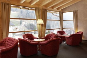 Lobby lounge - Hotel Störes - Mountain Nature Hotel (Badia)
