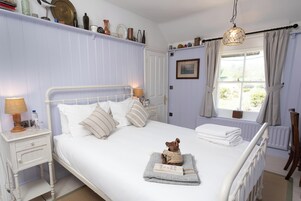 Ropa de cama hipoalergénica, wifi gratis y ropa de cama 
