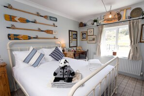 Comfy Double Room | ملاءات للفراش لا تسبب الحساسية وواي فاي مجانًا وملاءات أسرّة