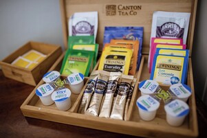 Hypo-allergenic bedding, free WiFi, bed sheets