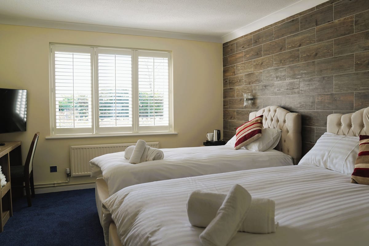 Standard Triple | Desk, iron/ironing board, free WiFi, bed sheets