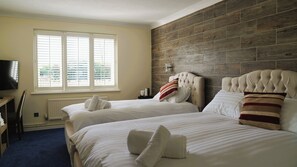 Chambre Triple | Bureau, fer et planche Ă repasser, Wi-Fi gratuit, draps fournis
