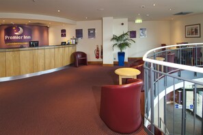 Reception - Premier Inn London Wimbledon South (London)