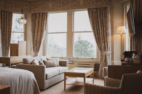 In-room safe, desk, iron/ironing board, free WiFi
