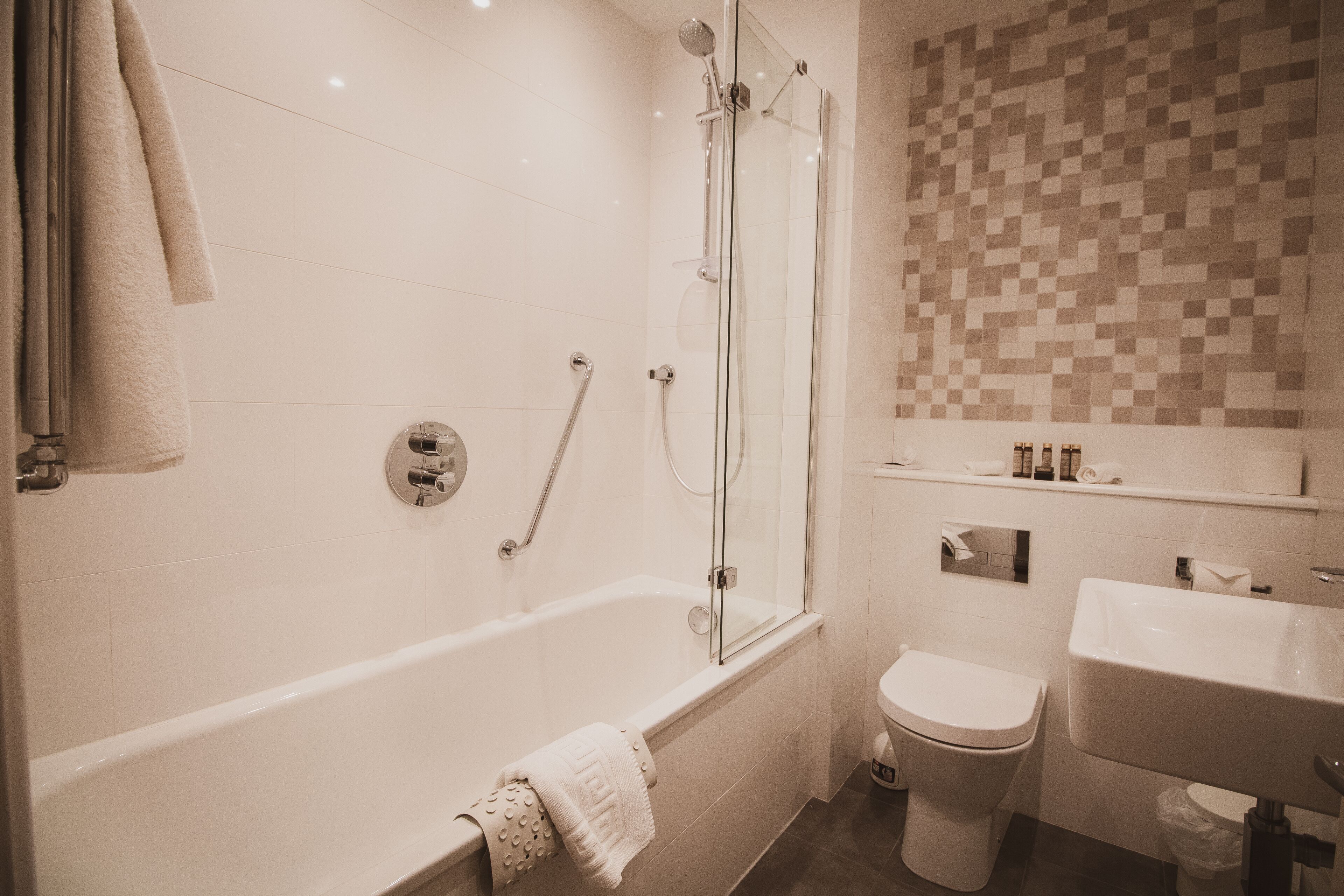 classic double or twin room | bathroom | deep-soaking bathtub, free toiletries, towels