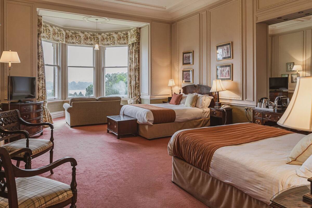 Coffres-forts dans les chambres, bureau, fer et planche Ă repasser