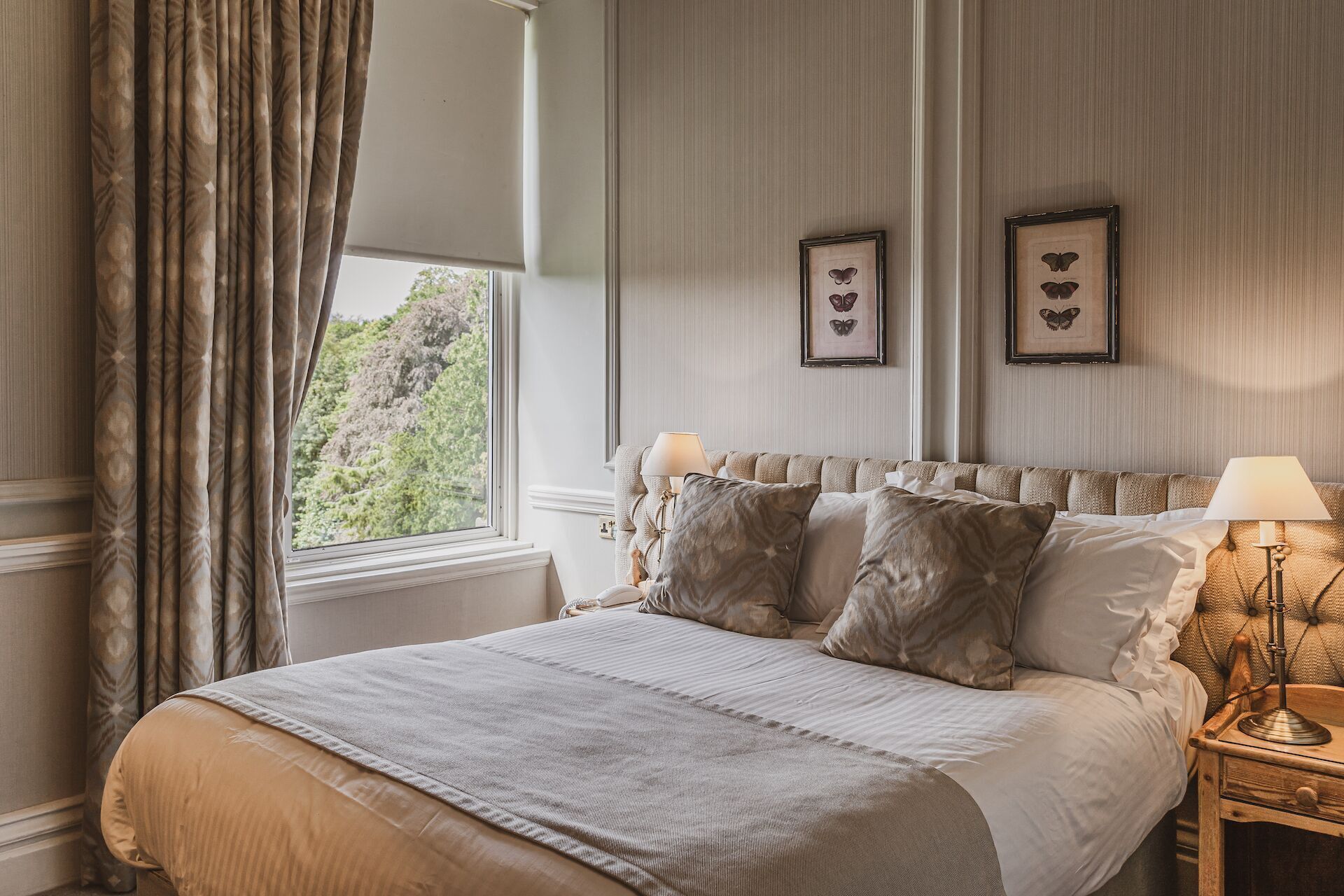 Coffres-forts dans les chambres, bureau, fer et planche à repasser