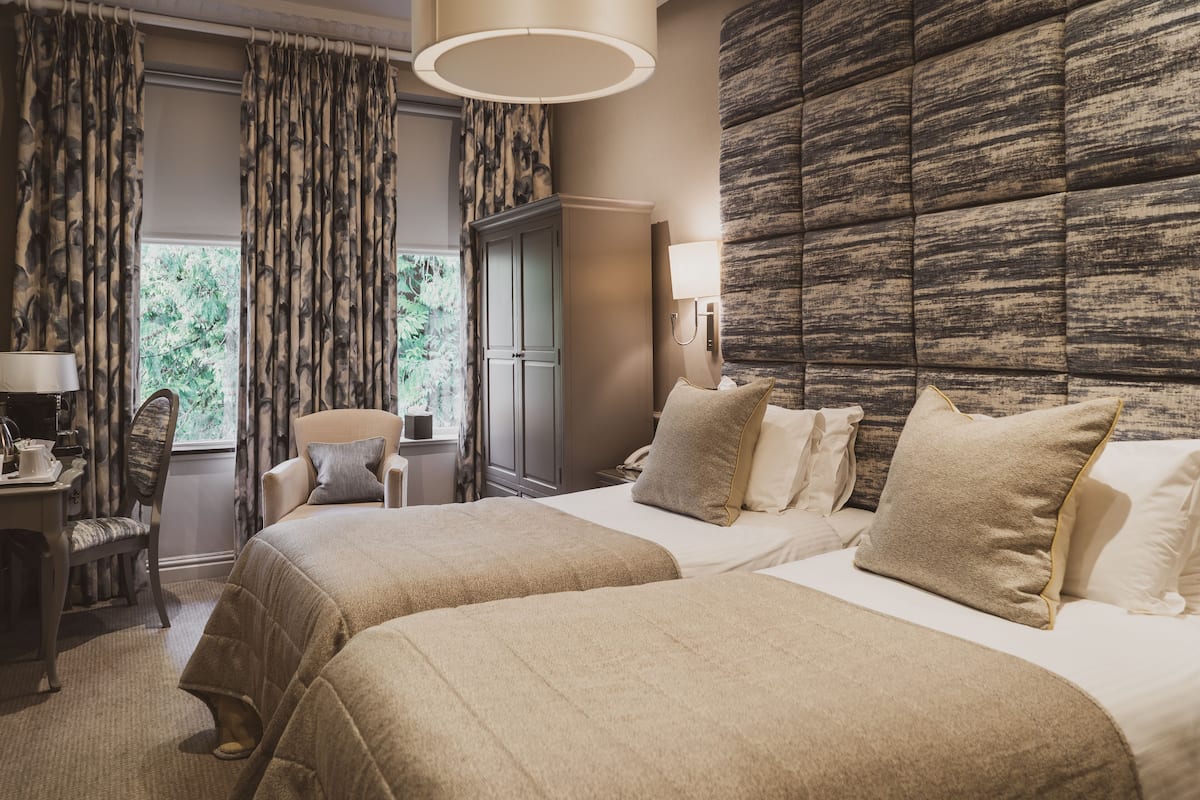 classic double or twin room | in-room safe, desk, iron/ironing board, free wifi