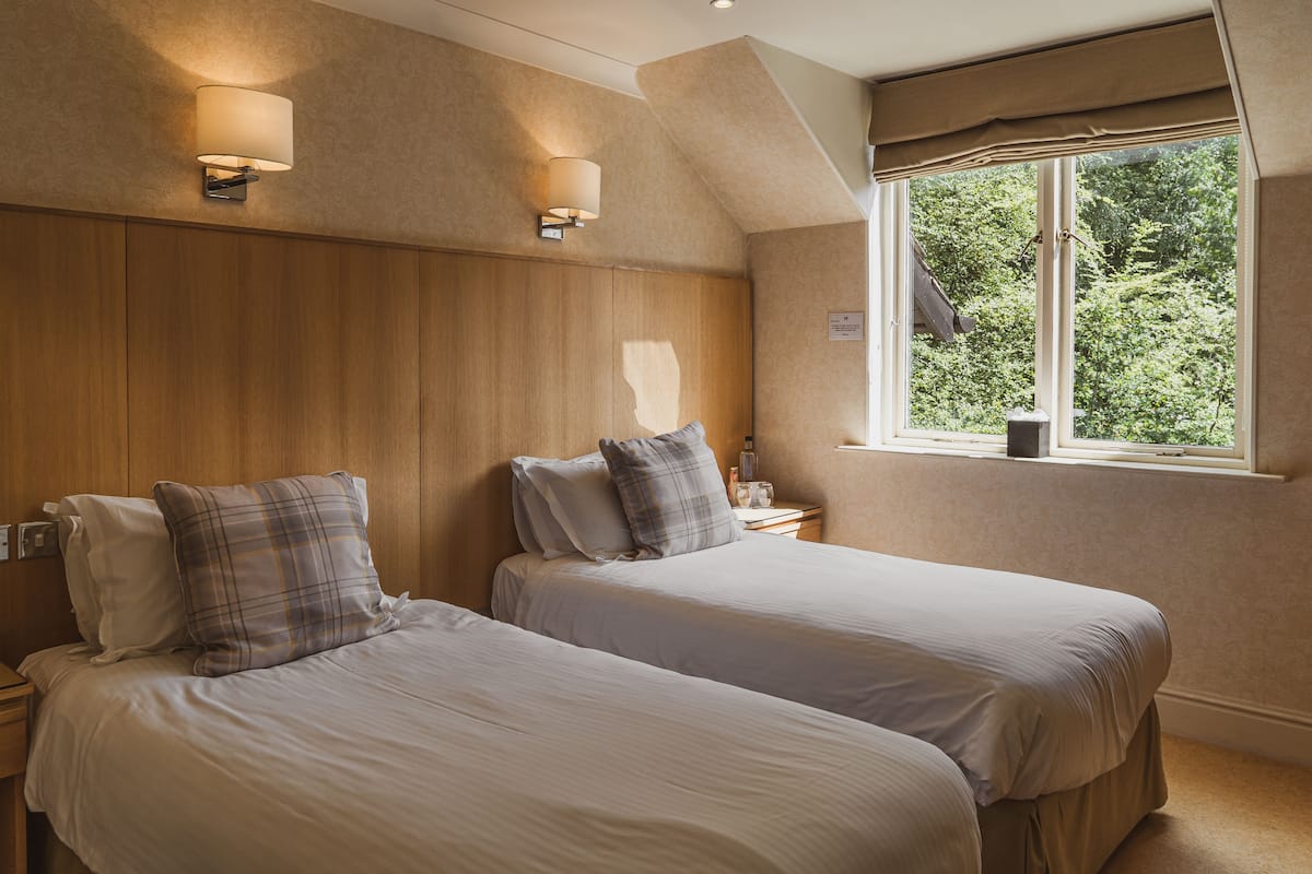 classic double or twin room | in-room safe, desk, iron/ironing board, free wifi